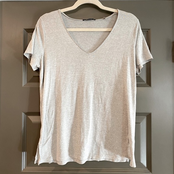 Tahari Women's Vneck Tshirt - Picture 1 of 2